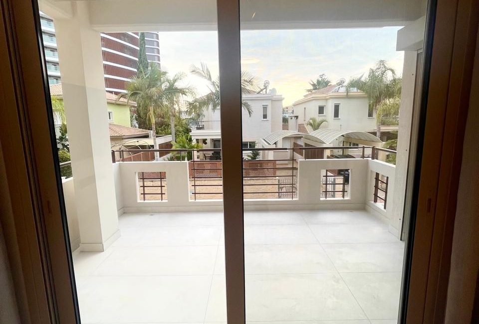 Stylish 2-Bedroom Apartment for Rent | R0001