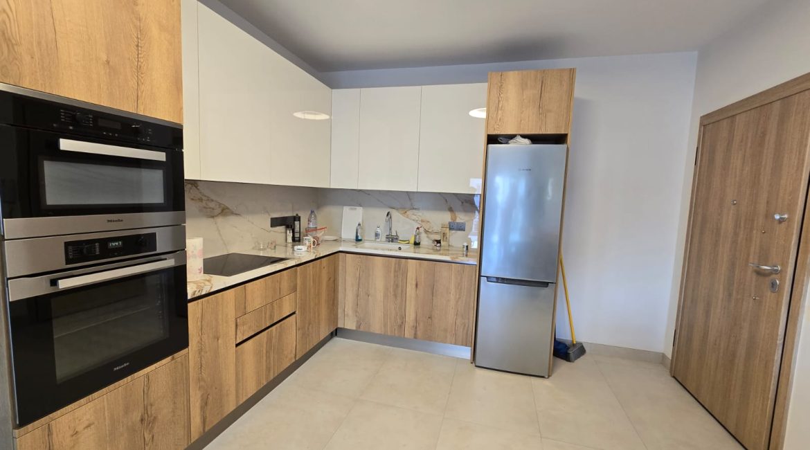 Stylish 2-Bedroom Apartment for Rent | R0001