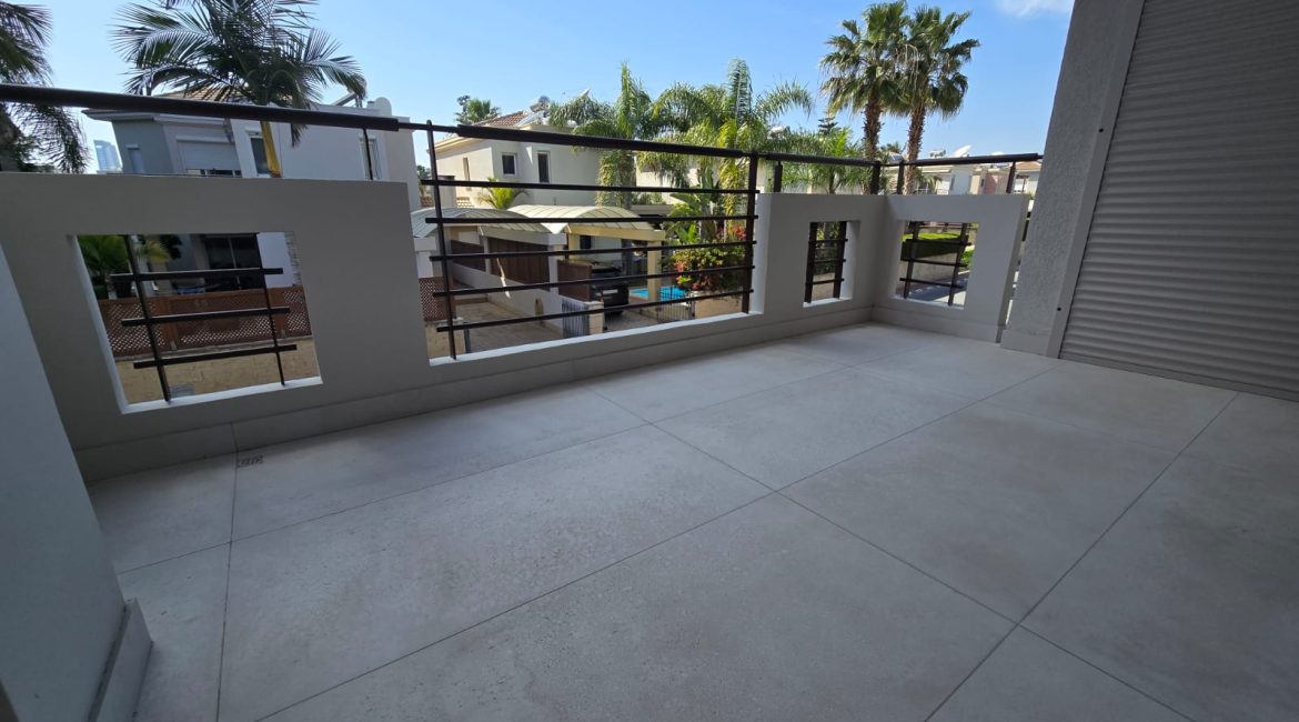 Stylish 2-Bedroom Apartment for Rent | R0001