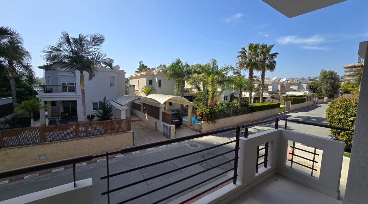 Stylish 2-Bedroom Apartment for Rent | R0001