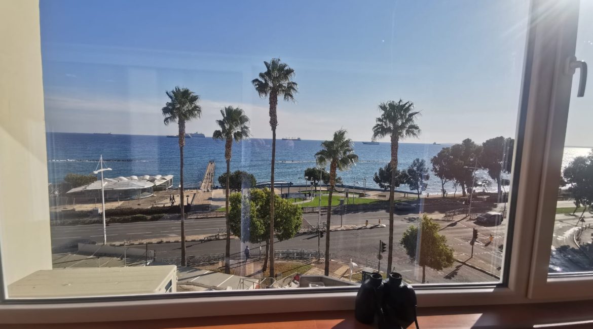 Seafront 2-Bedroom Apartment in Kanika | R0012