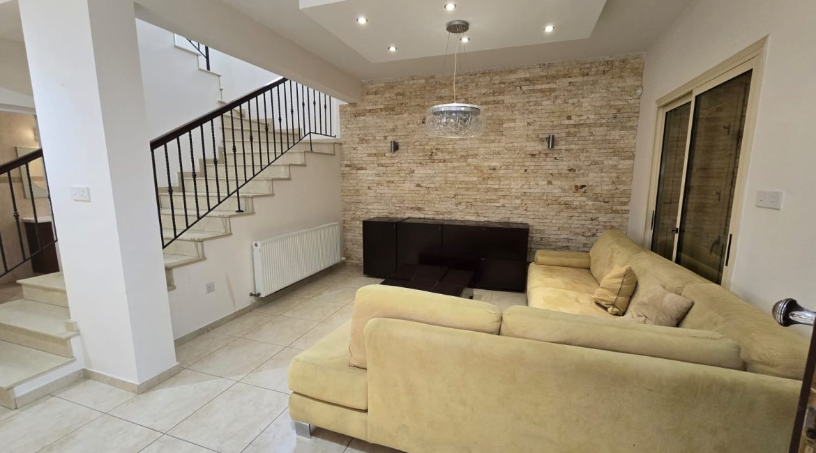 4-Bedroom House for Rent | R0015