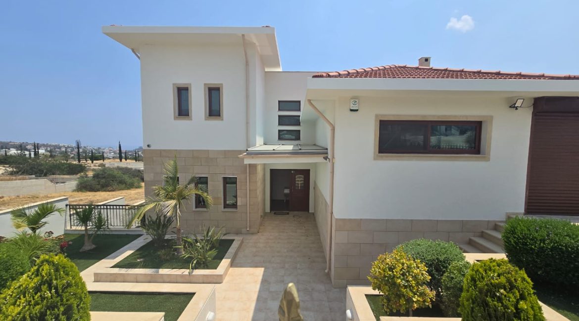 Luxury 6-Bedroom Villa with Panoramic Sea Views | S0015