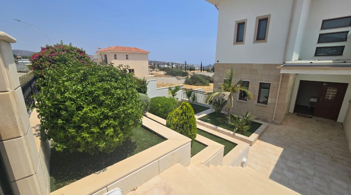 Luxury 6-Bedroom Villa with Panoramic Sea Views | S0015