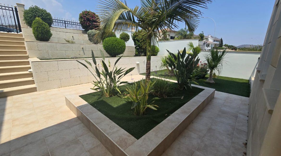 Luxury 6-Bedroom Villa with Panoramic Sea Views | S0015