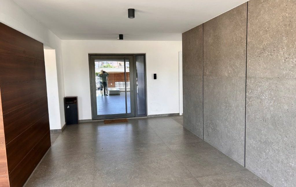 Stylish 1-Bedroom Apartment for Rent – Quiet Central Location | R0018