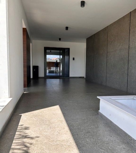 Stylish 1-Bedroom Apartment for Rent – Quiet Central Location | R0018