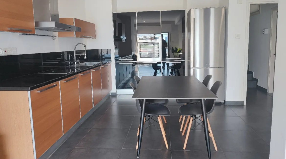 3-bedroom apartment to rent | R0019