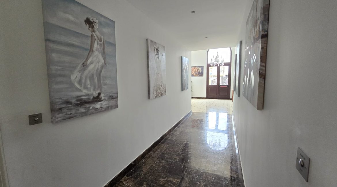2-Bedroom Apartment for Rent in Luxury Complex | R0004