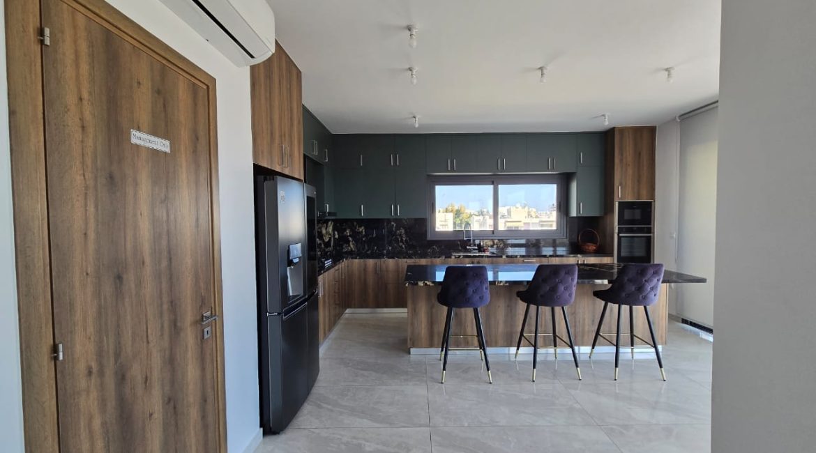 STUNNING OFFICE, Agios Nicolaos area | R0002