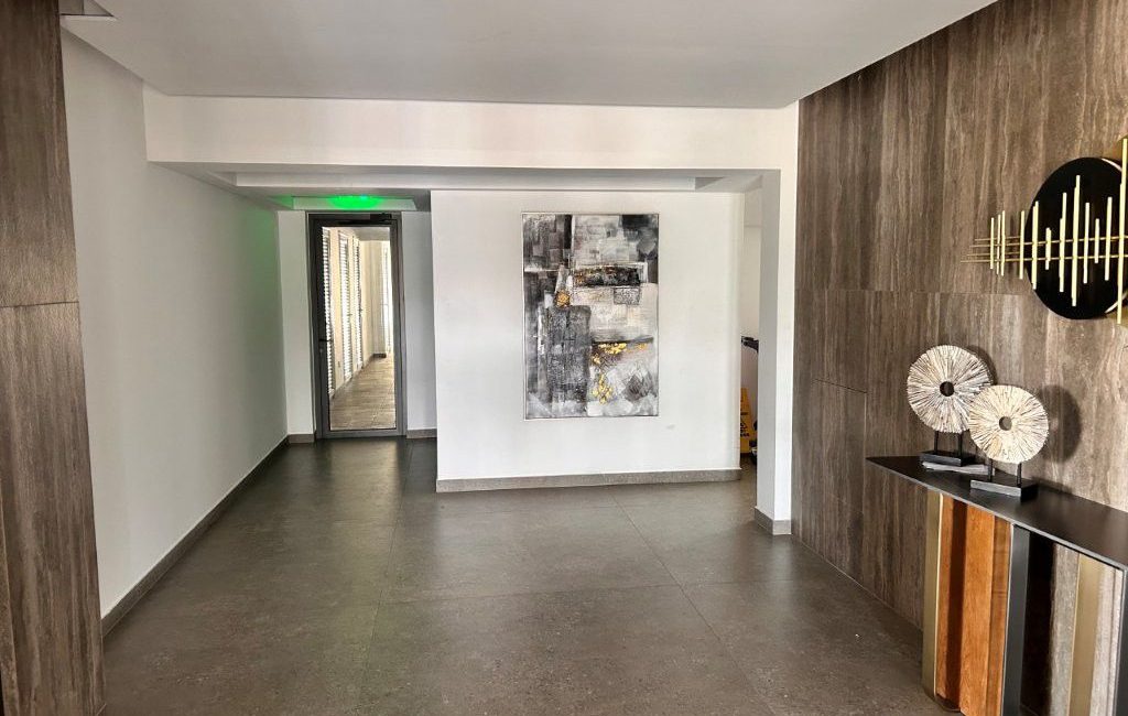 Stylish 1-Bedroom Apartment for Rent – Quiet Central Location | R0018