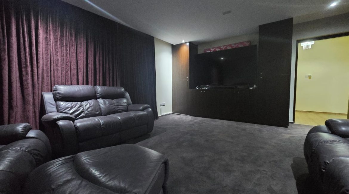 Luxury 6-Bedroom Villa with Panoramic Sea Views | R0022