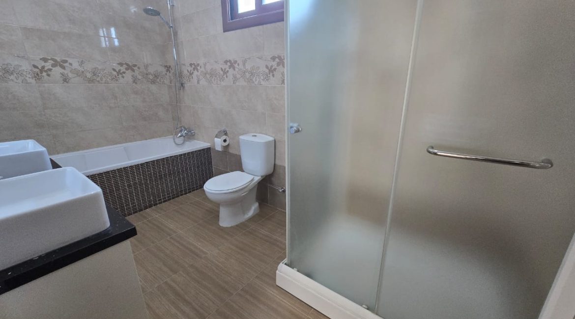 Luxury 6-Bedroom Villa with Panoramic Sea Views | R0022