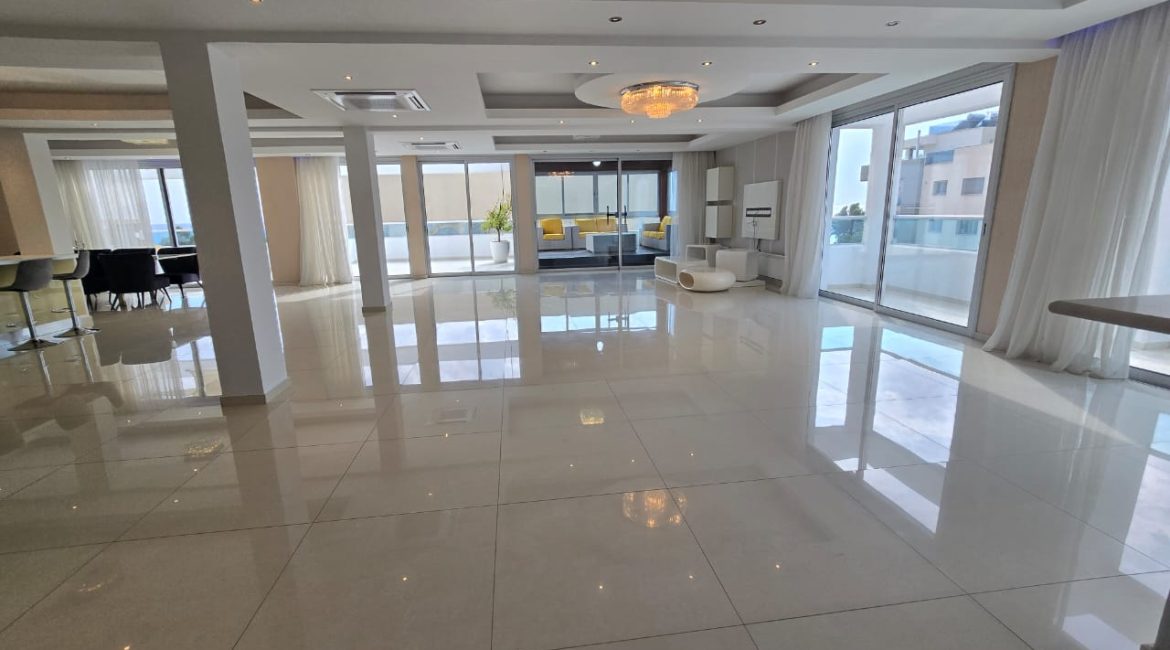 Exquisite Penthouse Living with Breathtaking Sea Views | R0023