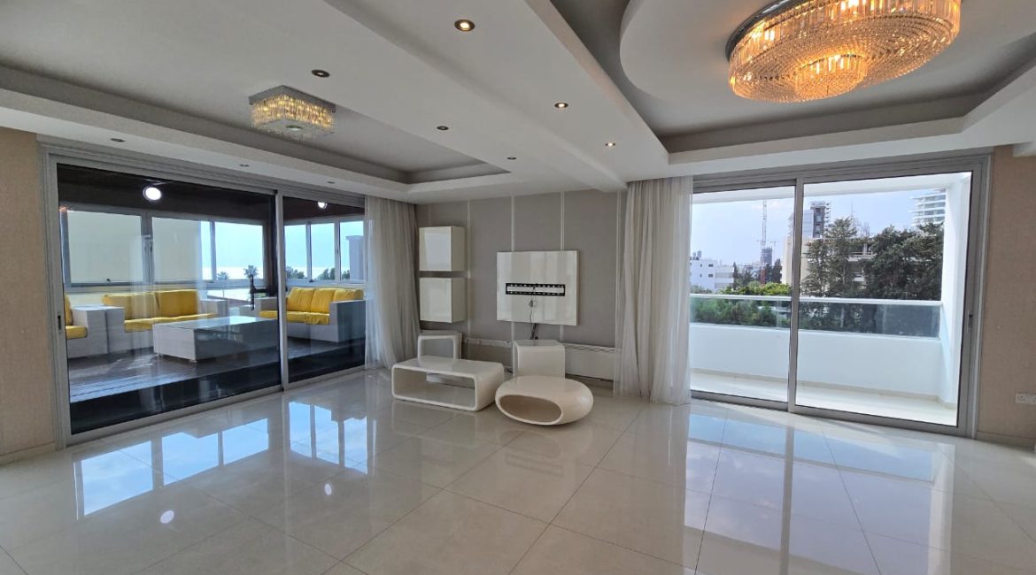 Exquisite Penthouse Living with Breathtaking Sea Views | R0023