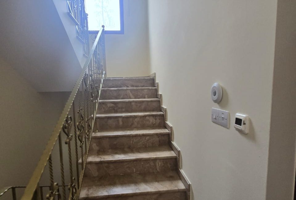 Luxury 6-Bedroom Villa with Panoramic Sea Views | R0022