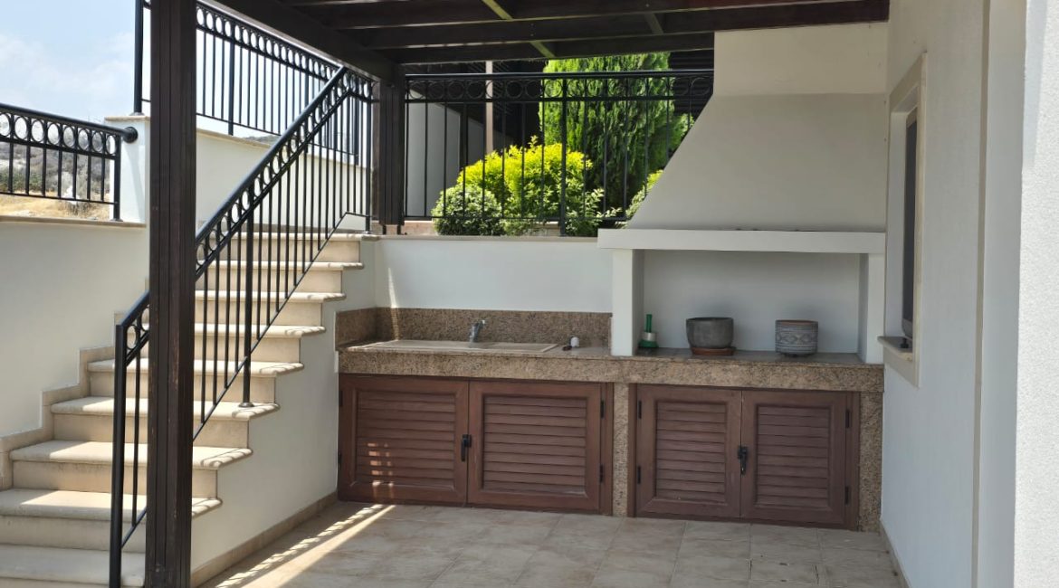 Luxury 6-Bedroom Villa with Panoramic Sea Views | R0022