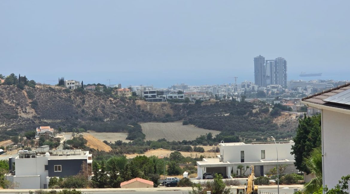 Luxury 6-Bedroom Villa with Panoramic Sea Views | R0022