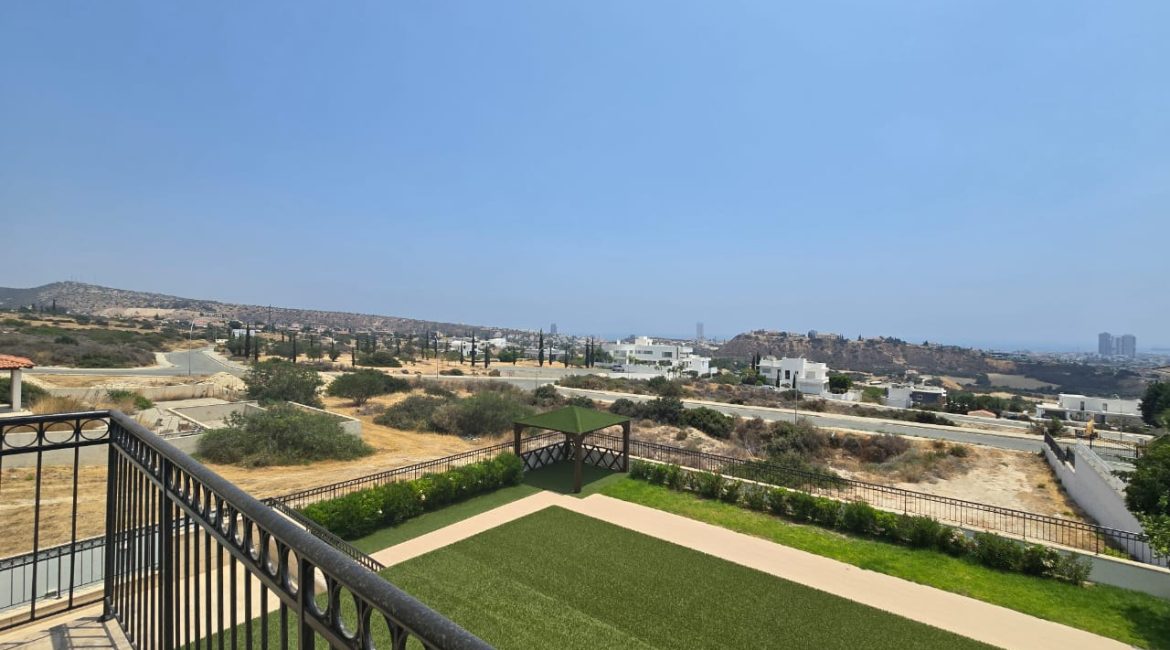 Luxury 6-Bedroom Villa with Panoramic Sea Views | R0022