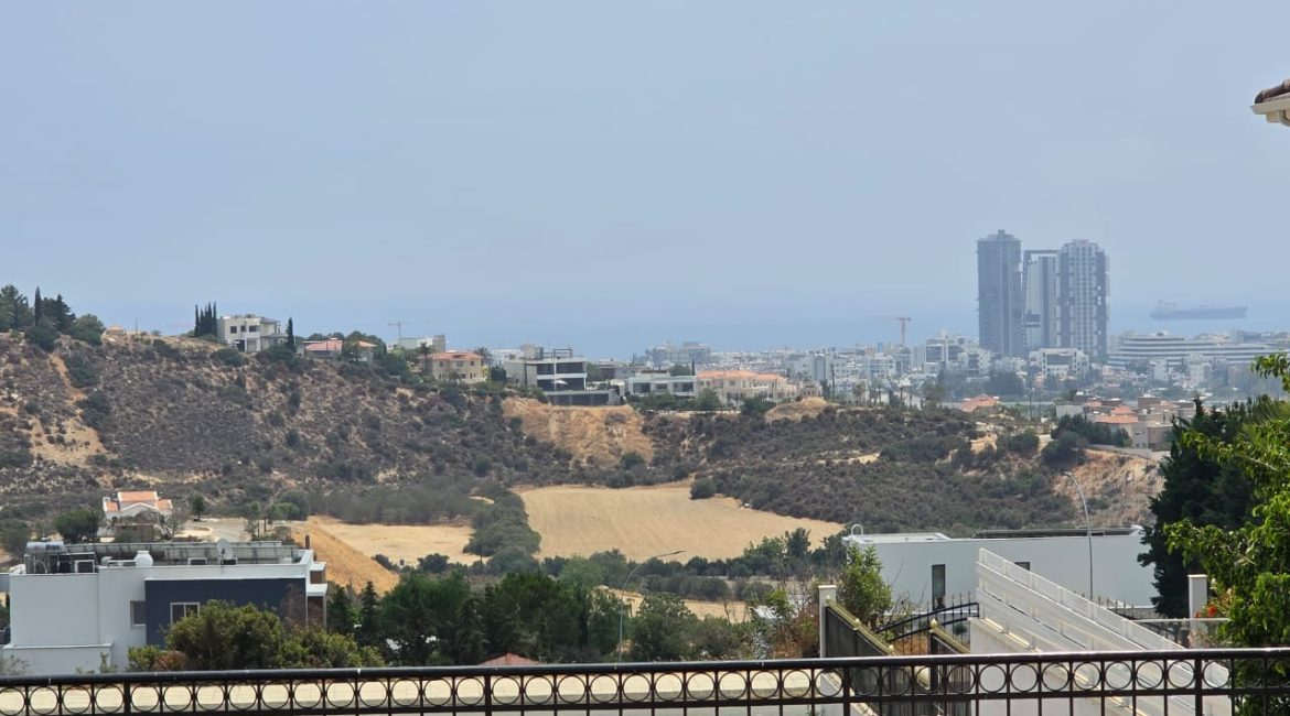 Luxury 6-Bedroom Villa with Panoramic Sea Views | R0022