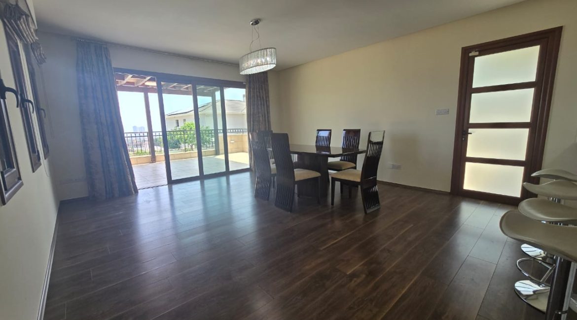 Luxury 6-Bedroom Villa with Panoramic Sea Views | R0022