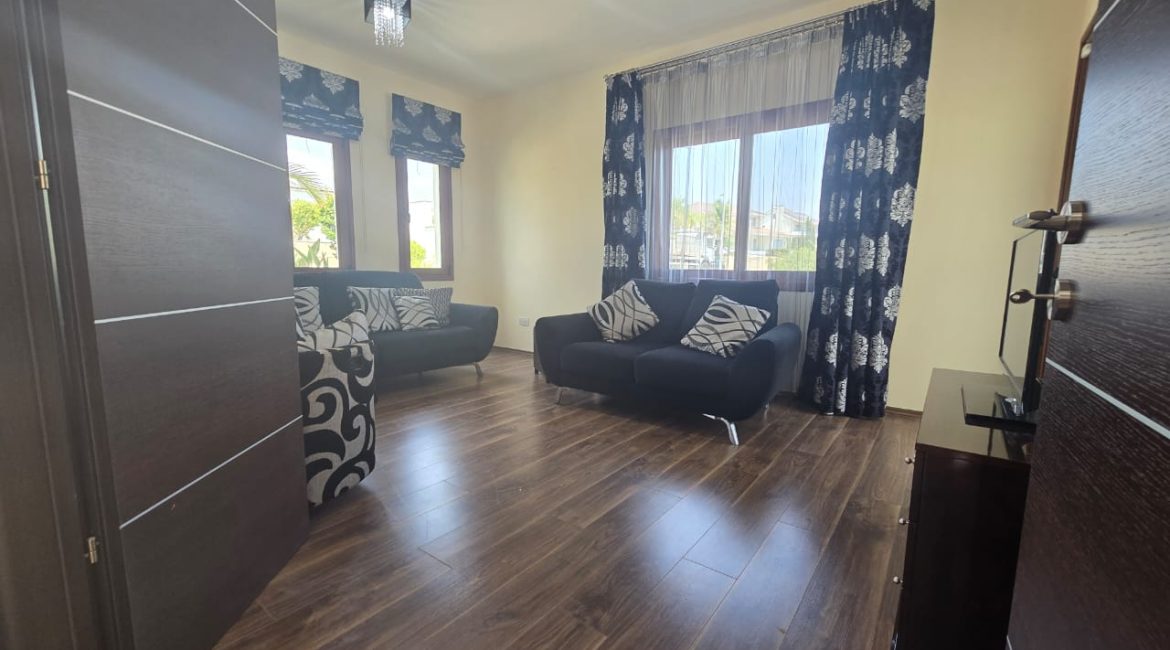 Luxury 6-Bedroom Villa with Panoramic Sea Views | R0022