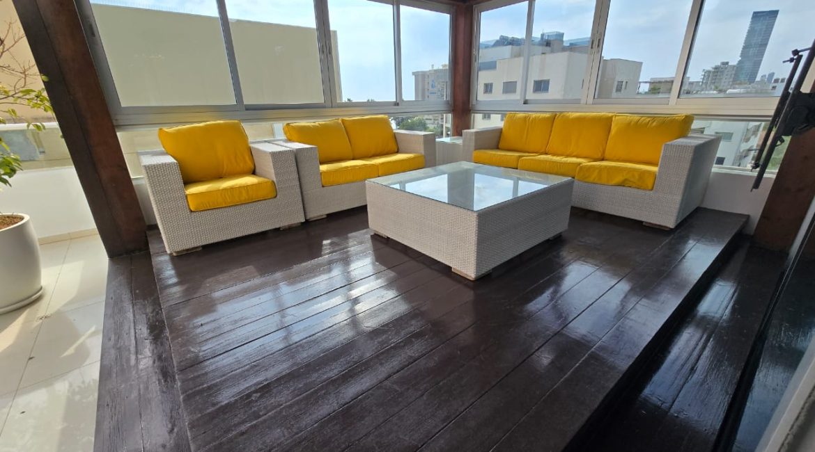 Exquisite Penthouse Living with Breathtaking Sea Views | R0023