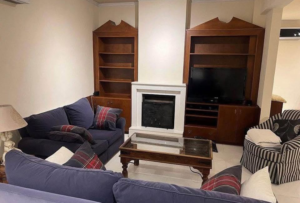 4 bedroom flat at the beach road and sea view