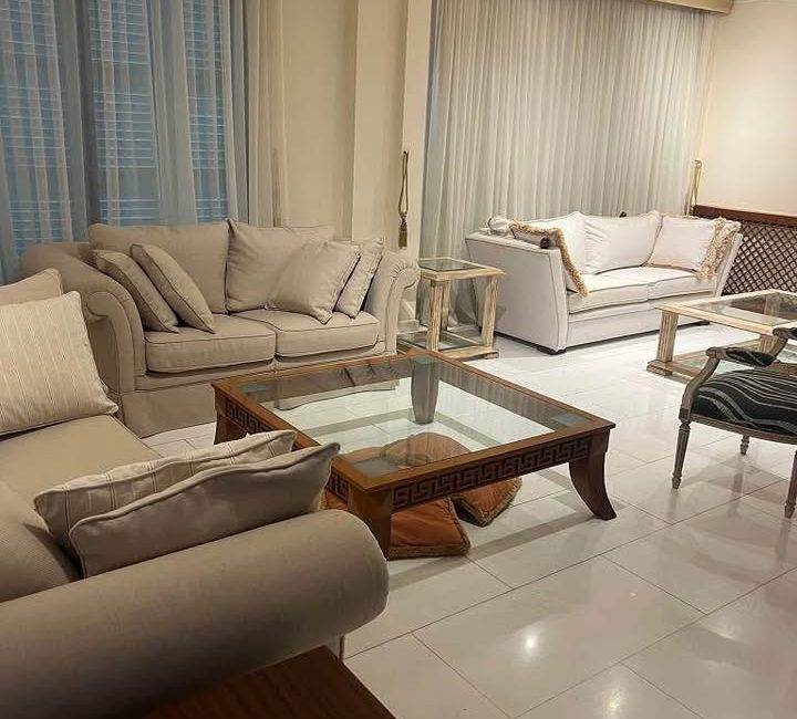 4 bedroom flat at the beach road and sea view