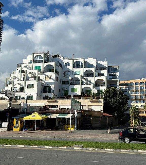 4 bedroom flat at the beach road and sea view