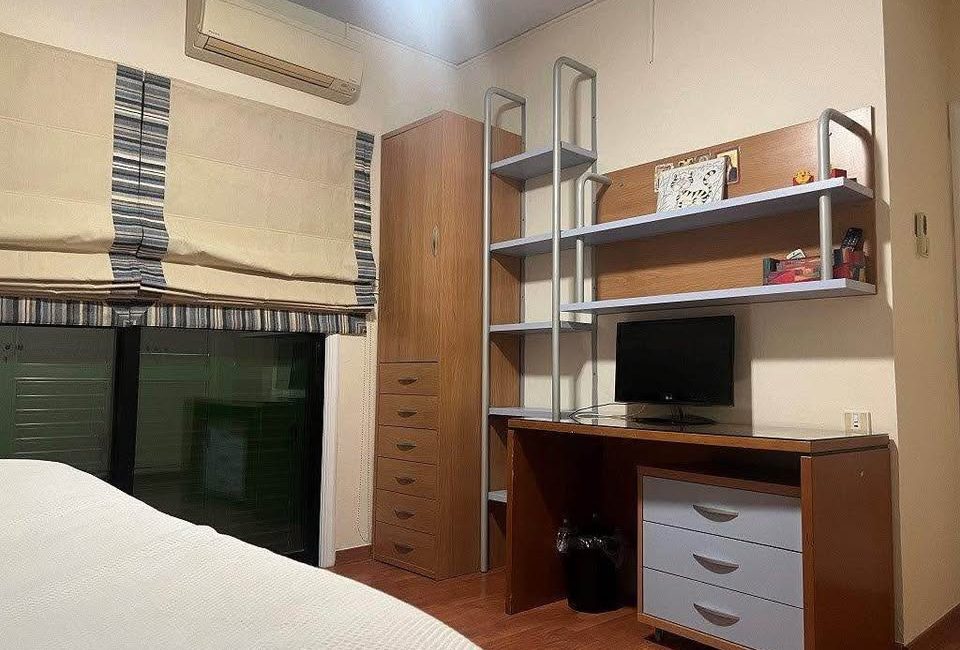 4 bedroom flat at the beach road and sea view