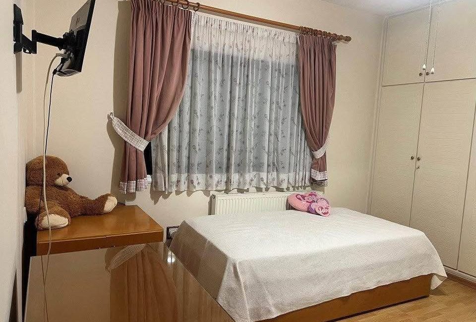 4 bedroom flat at the beach road and sea view