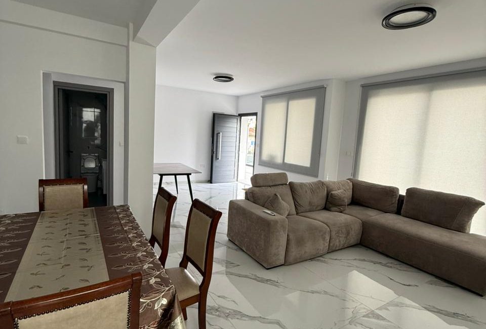 3 bedroom flat in Zakaki